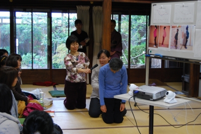 座り方実習１.JPG