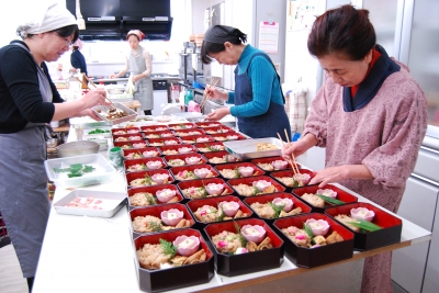 327弁当仕込み2.JPG